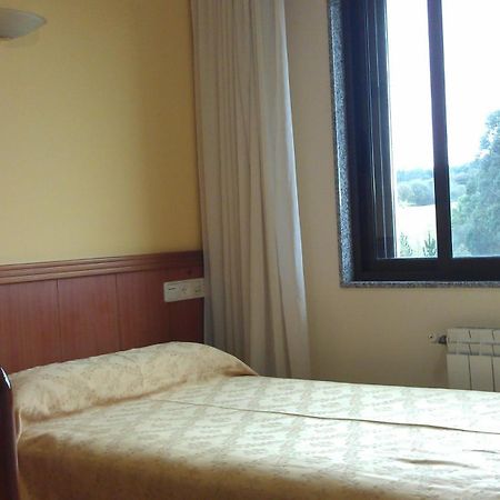 Hostal Restaurante O'Cadaval Frades Номер фото