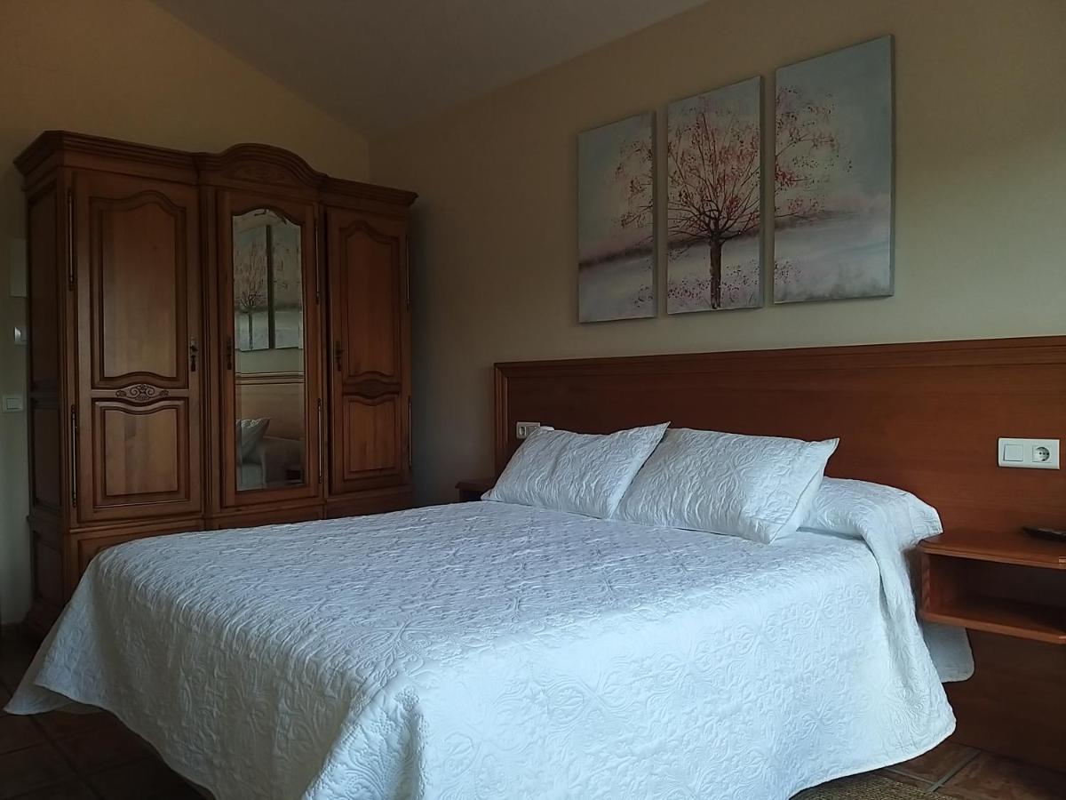 Hostal Restaurante O'Cadaval Frades Екстер'єр фото