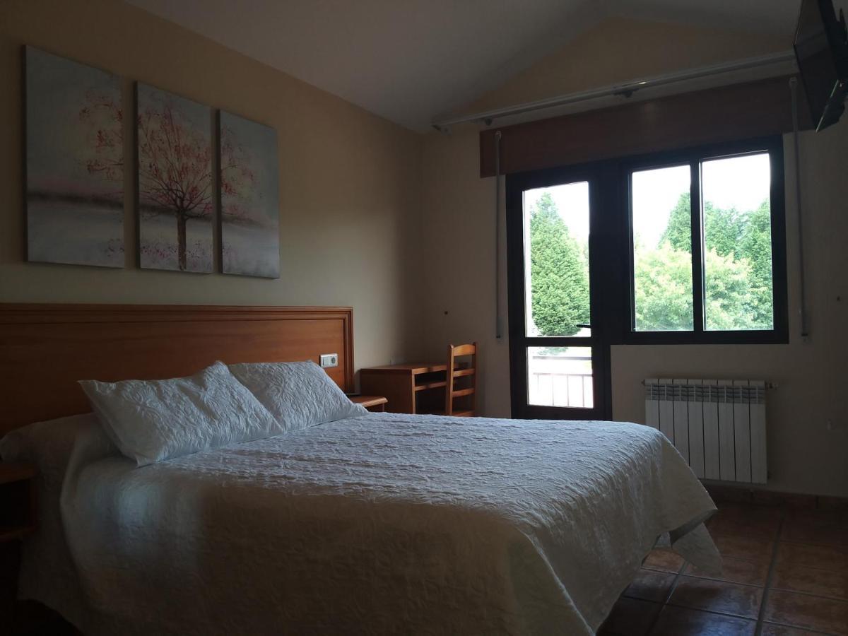 Hostal Restaurante O'Cadaval Frades Екстер'єр фото