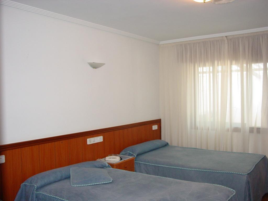 Hostal Restaurante O'Cadaval Frades Екстер'єр фото