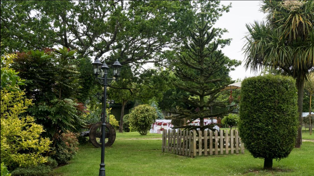 Hostal Restaurante O'Cadaval Frades Екстер'єр фото
